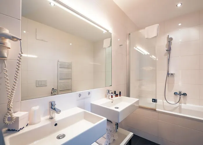 Bellevue - Incl Summercard צל-אם-זי